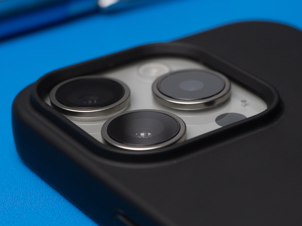 Silikonový kryt na iPhone 15 Pro - Černý 4